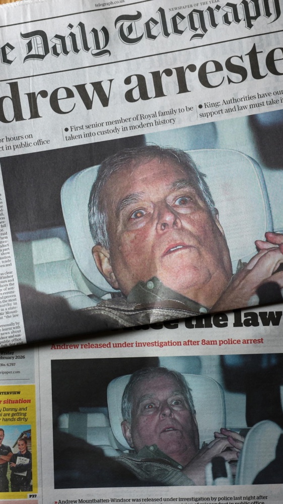 Epstein file: terzo giorno di perquisizioni a casa di Andrea, implicato nei traffici del faccendiere pedofilo