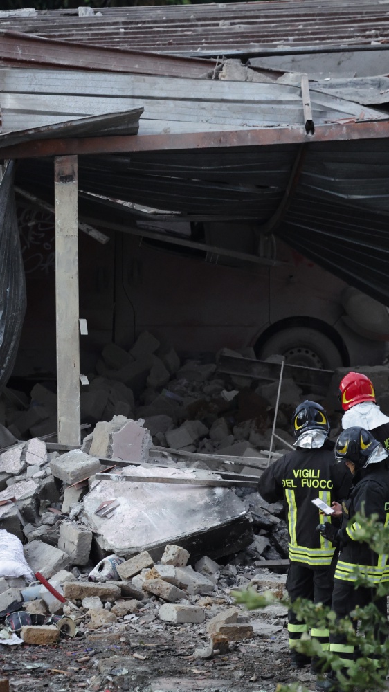 Ercolano: esplode fabbrica abusiva di fuochi d'artificio. Morto un 18enne e due gemelle di 26 anni