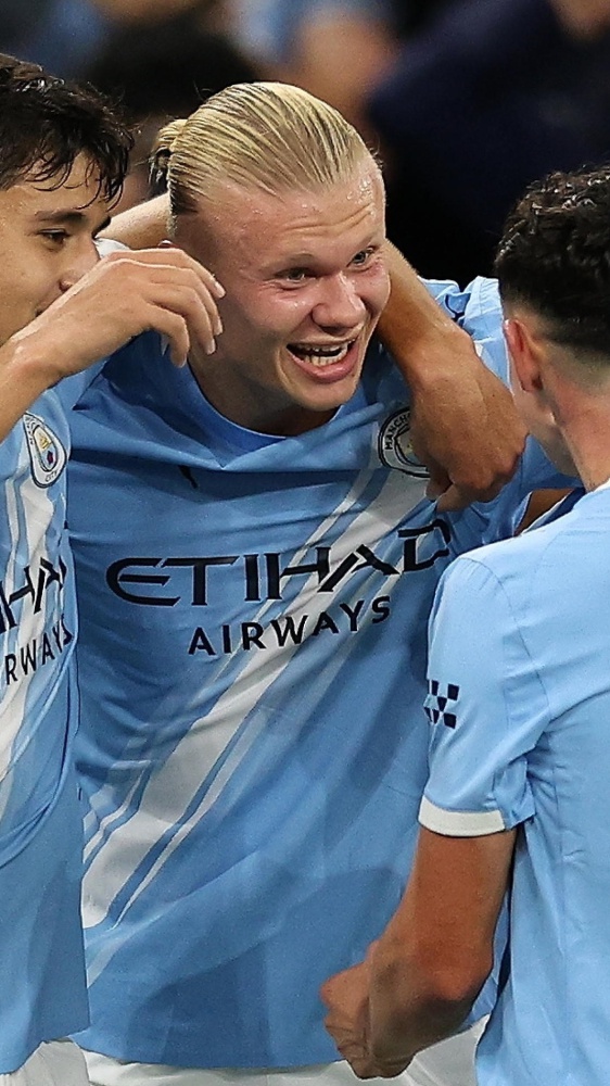 Esordio amaro per il Napoli in Champions League, perde 2-0 in casa del Manchester City