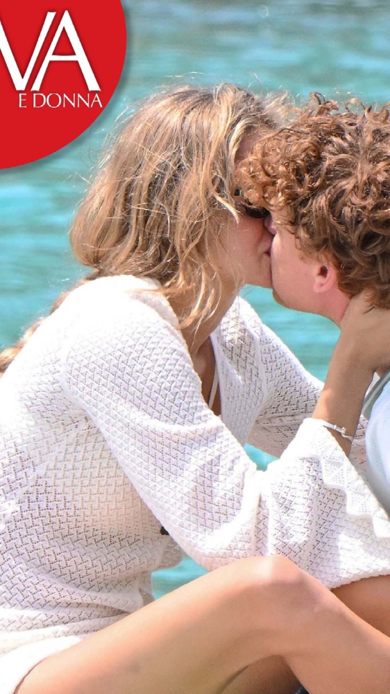 Estate bollente: Sinner e Laila in barca, scoppia la passione in alto mare