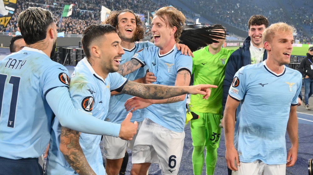 Europa League: la Lazio vede gli ottavi. Per la Roma un pareggio che sa di poco. In Conference, delusione Fiorentina