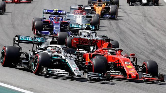 F1, Gp Brasile, Sainz al terzo posto dopo penalizzazione Hamilton, vittoria per Verstappen