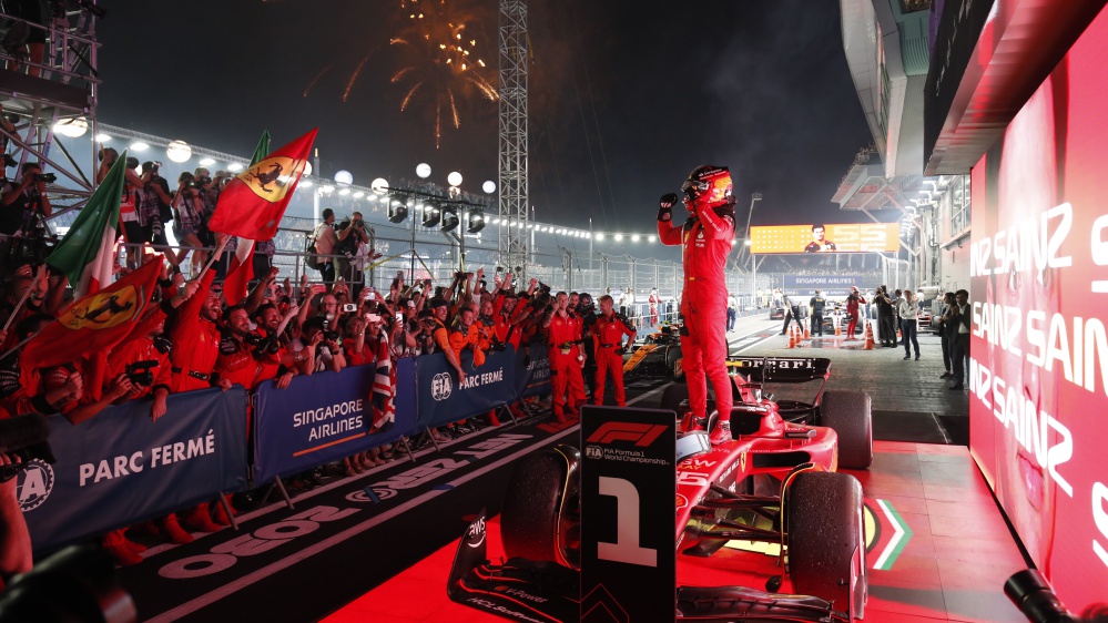 F1, la Ferrari Carlos Sainz trionfa a Singapore