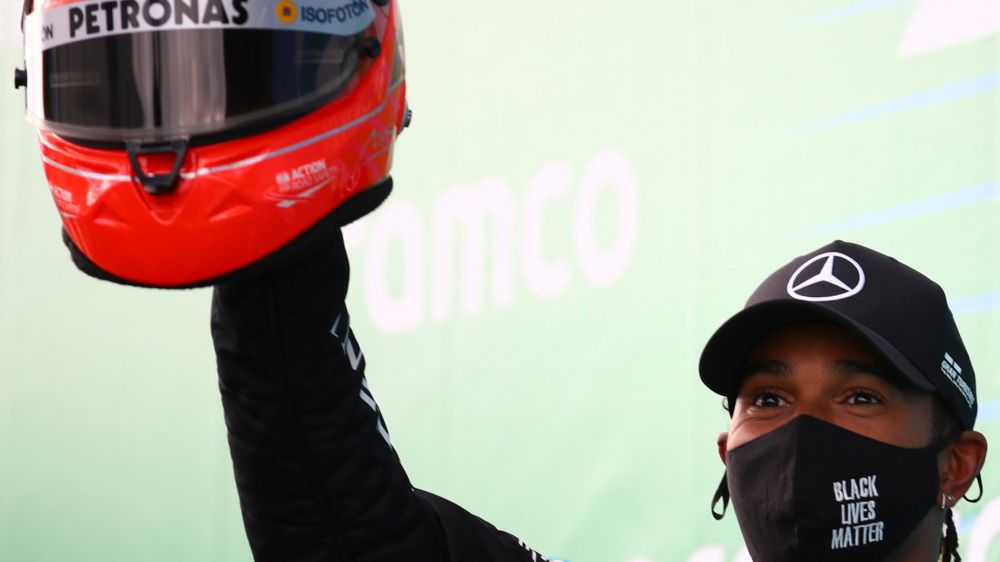 F1, Lewis Hamilton vince il Gran Premio dell'Eiffel, sulla pista del Nurburgring, e raggiunge il record di vittorie di Schumacher