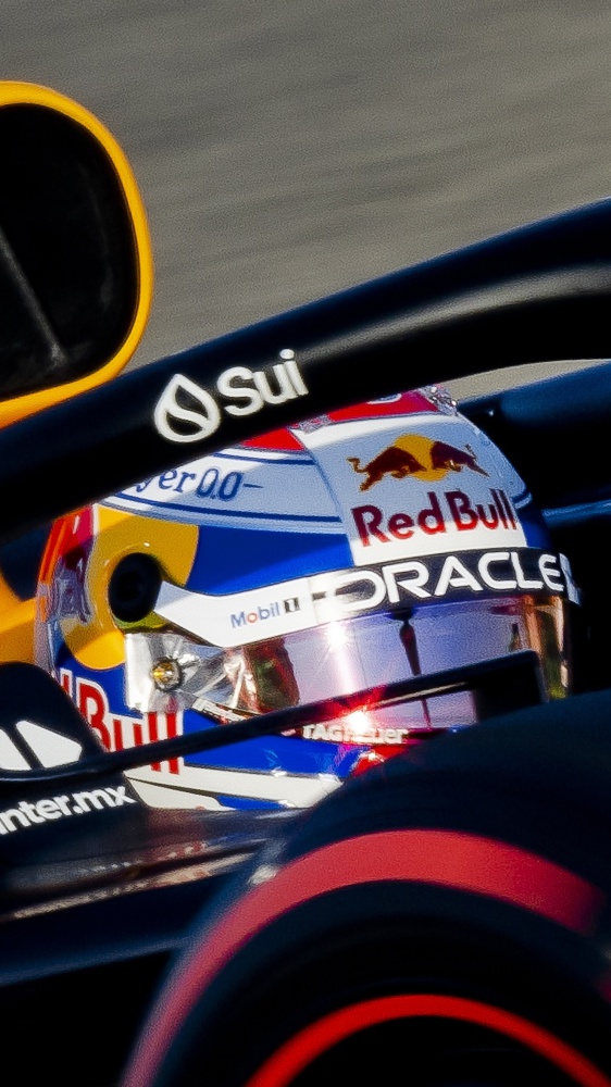 F1, Max Verstappen conquista la pole position del Gran Premio del Bahrain