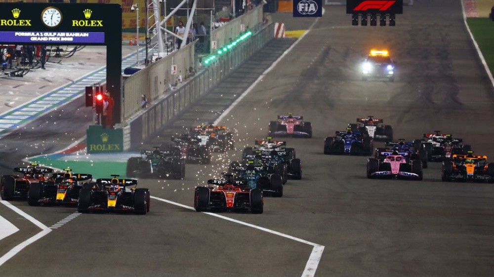 F1, Max Verstappen vince il Gran Premio del Bahrain davanti al compagno di squadra Perez ed all'Aston Martin di Alonso