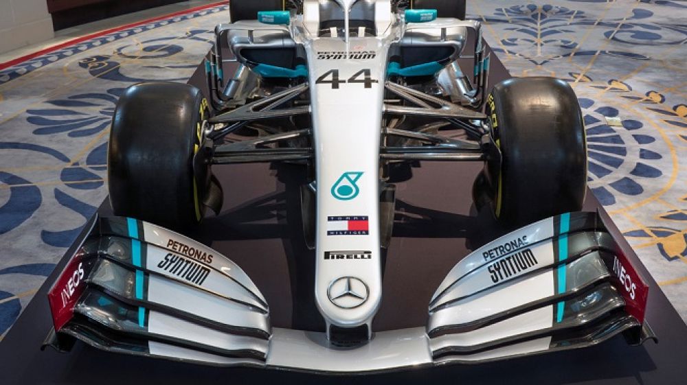 F1, svelata la nuova Mercedes, si chiama W11