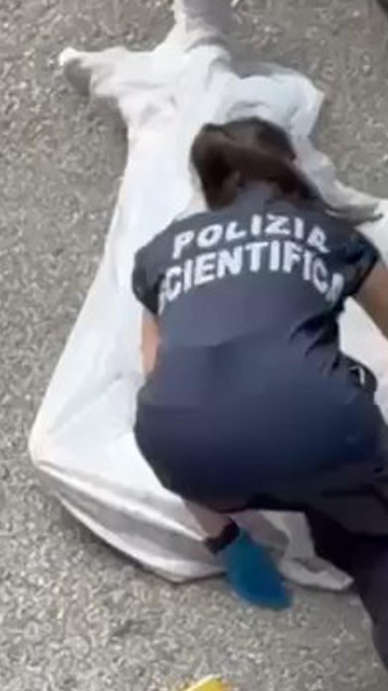 Fakir, un nuovo video mostra una chiazza di sangue sotto la testa e sul volto