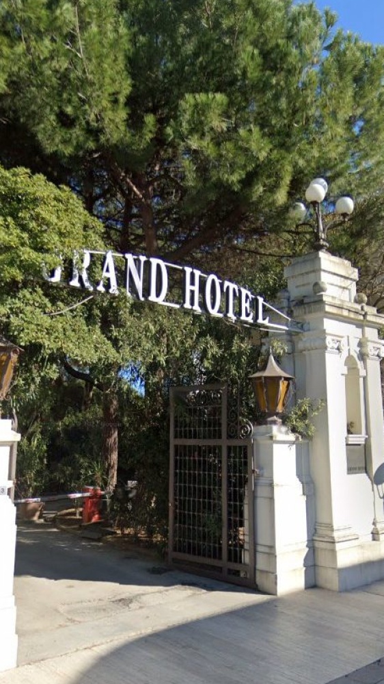 Fallito il Gran Hotel di Riccione, ha ospitato capi di Stato, reali e personaggi del jet set internazionale