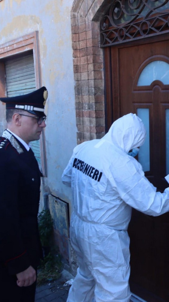 Fano, accoltella i genitori e il fratello. Fermato un 21enne bengalese