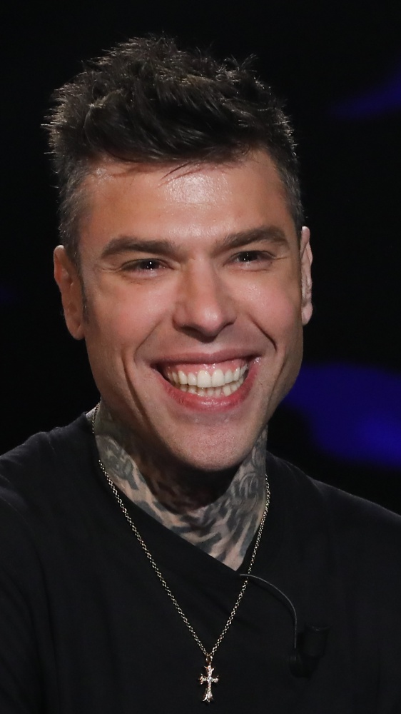 Fedez, con Allucinazione collettiva replica a Tony Effe e attacca Chiara Ferragni