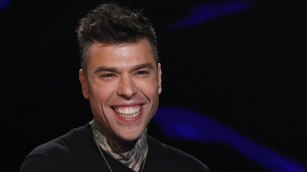 Fedez, con Allucinazione collettiva replica a Tony Effe e attacca Chiara Ferragni