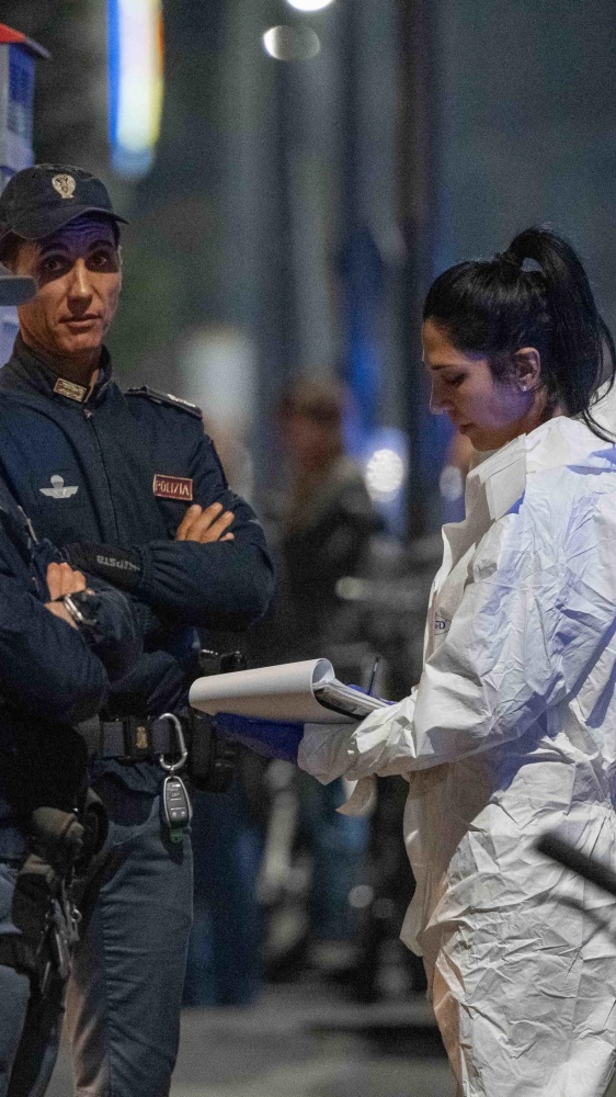 Femminicidio a Milano, ragazza di 29 anni uccisa a coltellate dal compagno che tenta il suicidio (senza riuscirci)