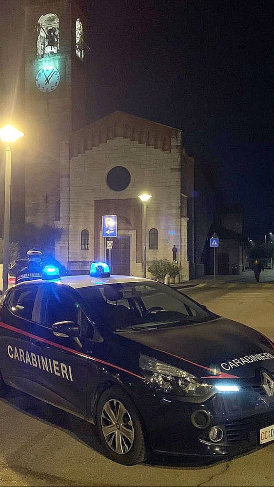 Femminicidio in provincia di Ascoli, un uomo uccide la moglie in casa, erano presenti anche i due figli della coppia