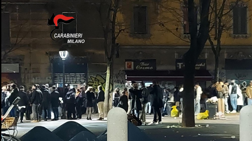 Folla nelle città per l'ultimo weekend di libertà; da lunedì scattano nuove disposizioni; sì alle seconde case anche in zona rossa