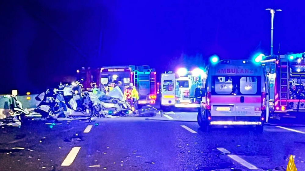 Fondi: un’auto si ribalta, morta una ventiquattrenne, grave il figlioletto