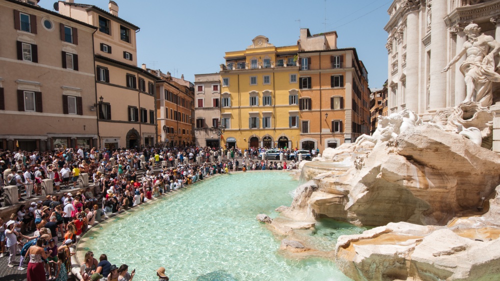 Fontana di Trevi a pagamento per i turisti, il sindaco di Roma: "Ipotesi molto concreta"