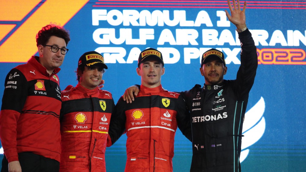 Formula 1, doppietta Ferrari nel Gran Premio del Bahrain, Leclerc vince davanti a Sainz, terza la Mercedes di Hamilton