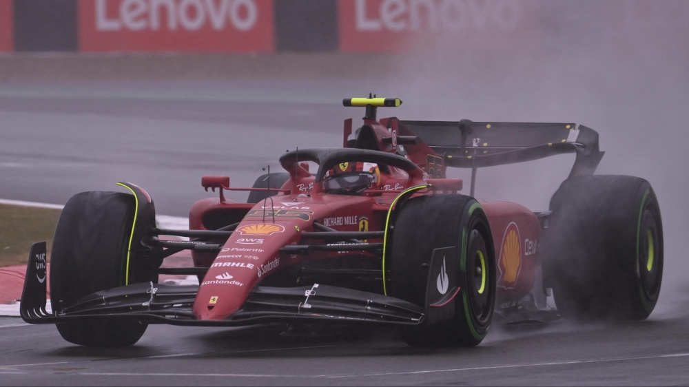 Formula 1, la Ferrari di Carlos Sainz conquista la pole position del Gran Premio d'Inghilterra