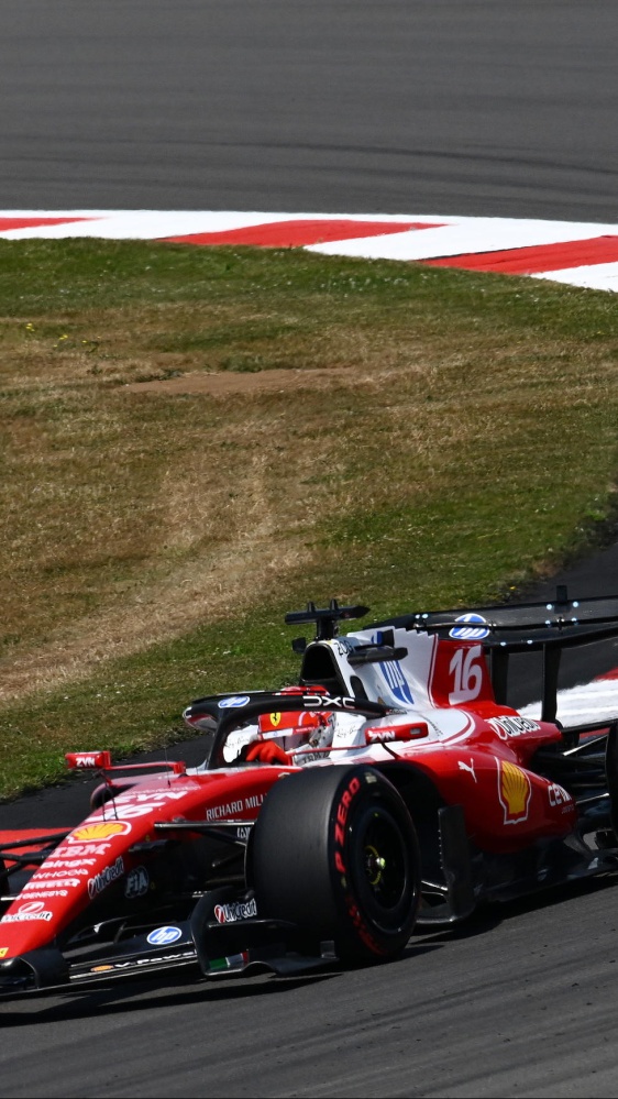Formula 1, Leclerc trionfa a Silverstone, Ferrari di nuovo sul gradino più alto davanti a Russell e Hamilton