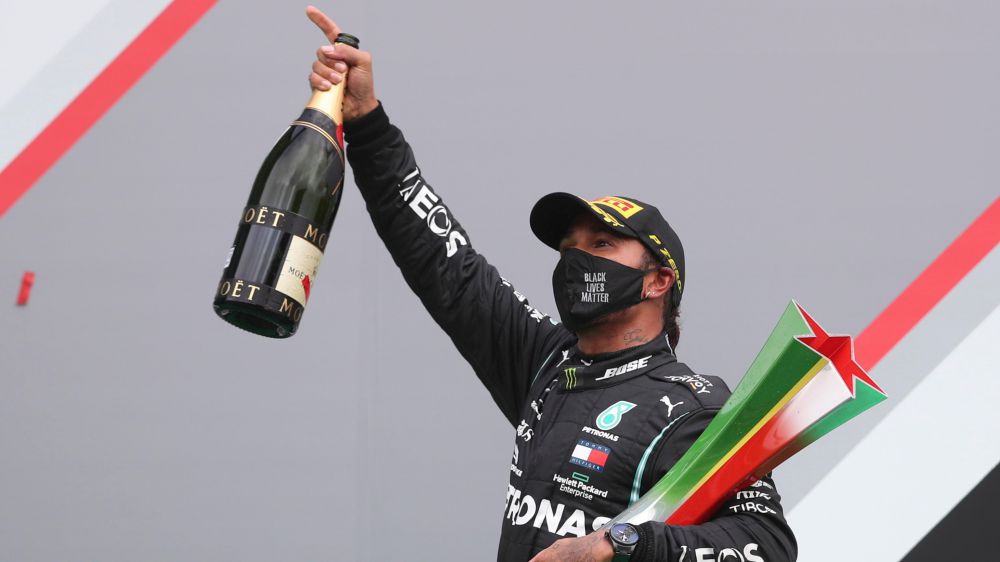 Formula 1, Lewis Hamilton trionfa nel Gran Premio del Portogallo ed è ora il pilota più vincente della storia