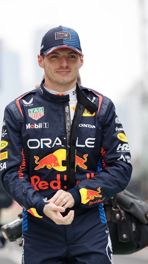 Formula 1, Max Verstappen con la Red Bull ha vinto il Gran Premio della Cina, male le due Ferrari