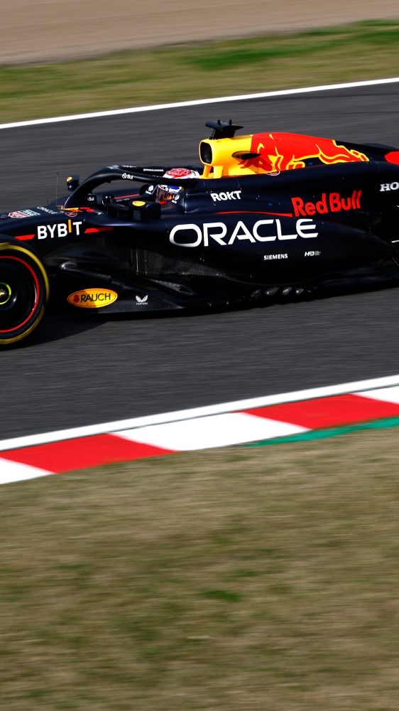Formula 1, Max Verstappen su Red Bull ha vinto il Gran Premio del Giappone, poi Sergio Perez e Carlos Sainz