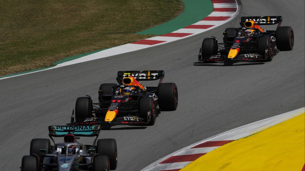 Formula 1, Max Verstappen vince il Gran Premio di Spagna e scavalca in testa alla classifica Leclerc, ritiratosi