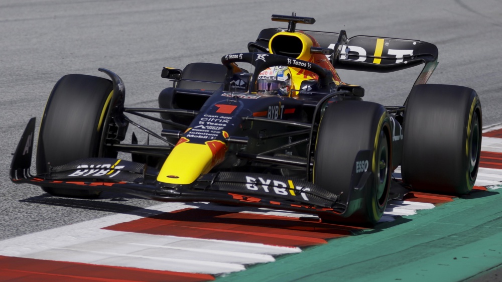 Formula 1: Max Verstappen vince la Sprint Race del GP d'Austria, secondo Leclerc, terzo Sainz. Domani la gara alle 15