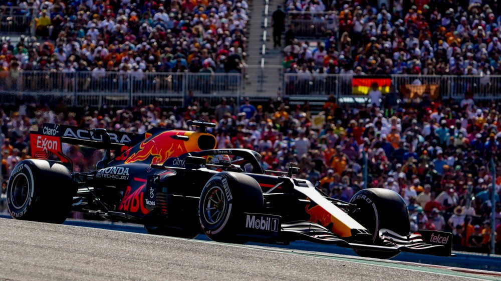 Formula 1, Verstappen su Red Bull vince in Texas, secondo Lewis Hamilton