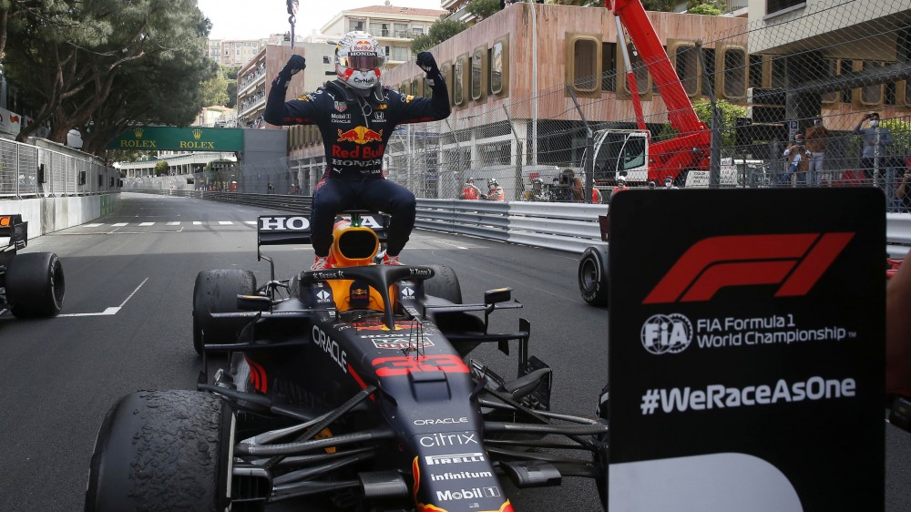 Formula 1, Verstappen vince il Gran Premio di Montecarlo ed è il nuovo leader del mondiale
