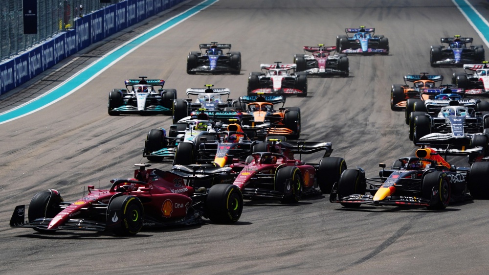 Formula 1, Max Vestappen vince il Gran Premio di Miami davanti alle Ferrari di Charles Leclerc e Carlos Sainz