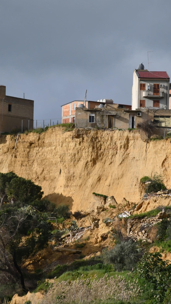 Frana di Niscemi, svolta in Procura: 13 indagati tra ex presidenti e vertici regionali