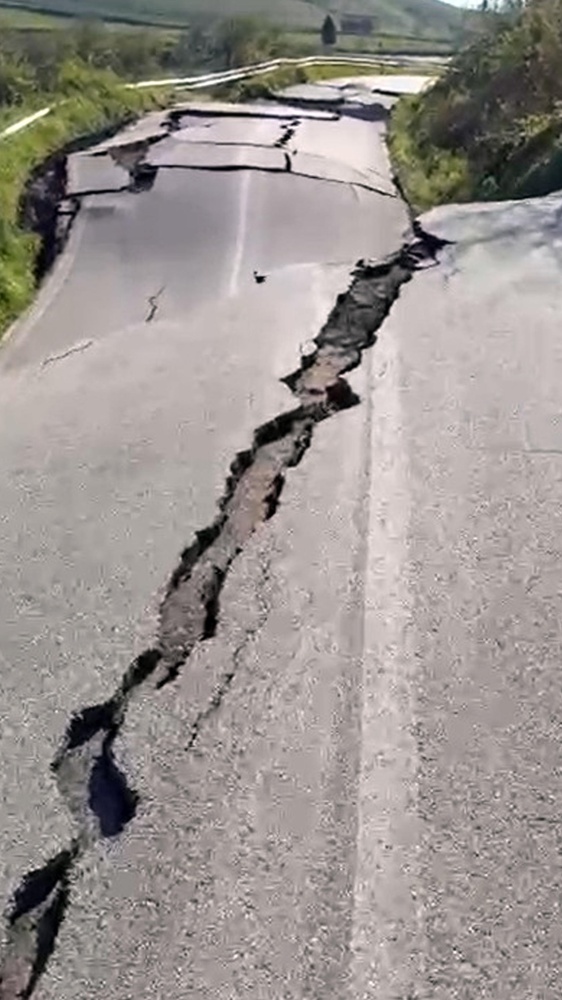 Frana in Molise, linea adriatica in tilt: ancora chiuse autostrada A14, ferrovia e Statale 16