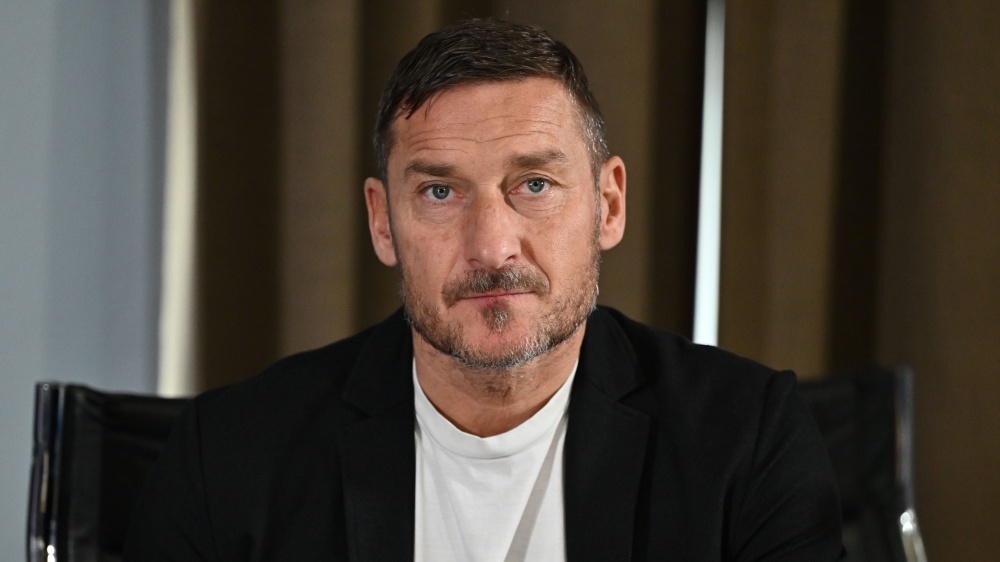 Francesco Totti difende il figlio Cristian bersagliato sui social: "Da indegni parlare male di un 18enne"