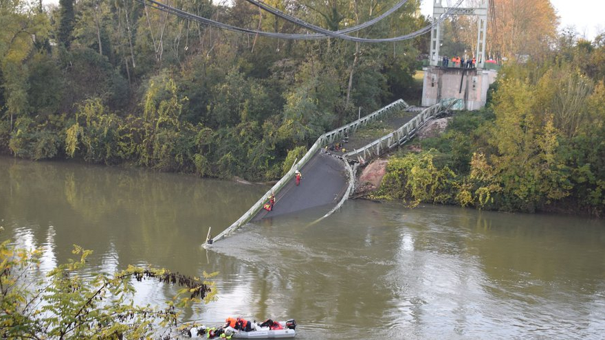 Francia, crolla ponte vicino a Tolosa, un morto