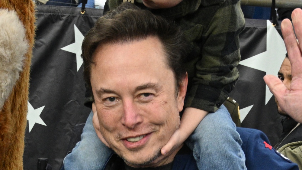 Fratelli d’Italia, sarà Elon Musk il super-ospite della festa di Atreju, ma è polemica su Santiago Abascal