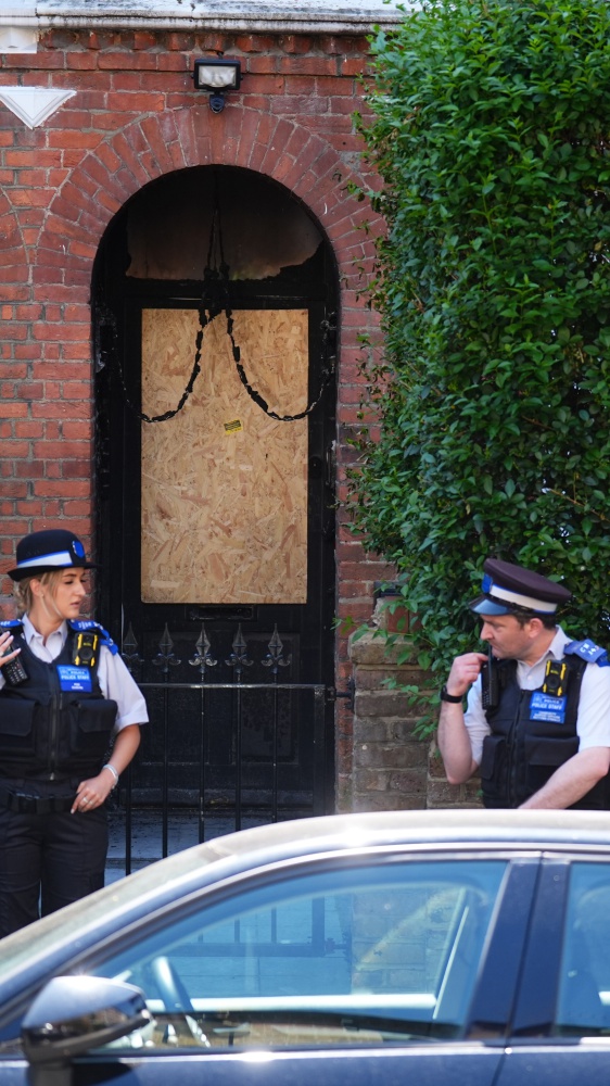 Fuoco in casa Starmer, misteriosa connection ucraina. Indaga l'antiterrorismo di Scotland Yard