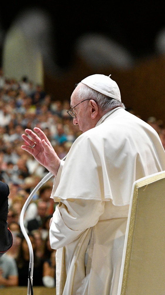 Gaffe del Papa sugli omosessuali: arrivano le scuse in un comunicato ufficiale