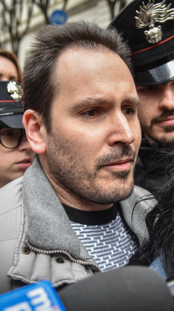 Garlasco, le foto di Andrea Sempio davanti casa Poggi il giorno del delitto. Rimaste su un hard disk dal 2007