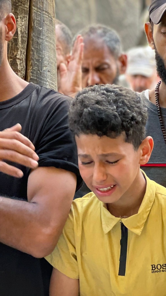 Gaza, bombardamenti israeliani sulla distribuzione di acqua: morti sei bambini