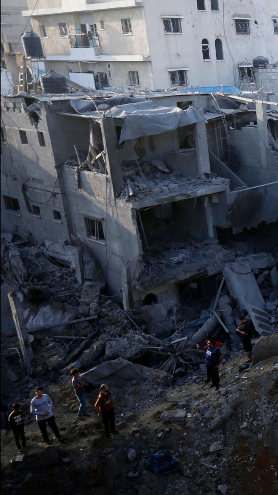 Raid israeliano vicino al principale ospedale di Gaza City, vittime e feriti