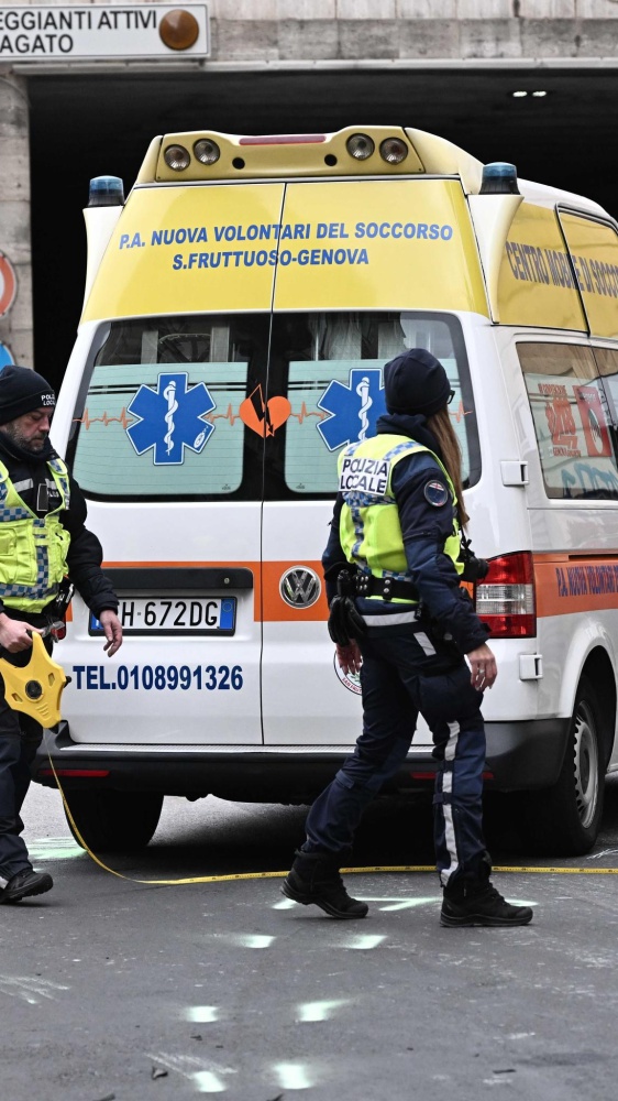 Genova: ragazzina di 13 anni in gravi condizioni dopo un salto nel vuoto di otto metri  a Voltri