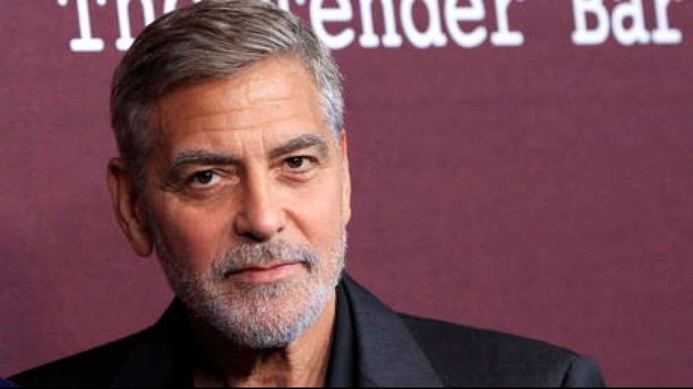 George Clooney contro i tabloid britannici, basta pubblicare foto dei figli delle celebrità
