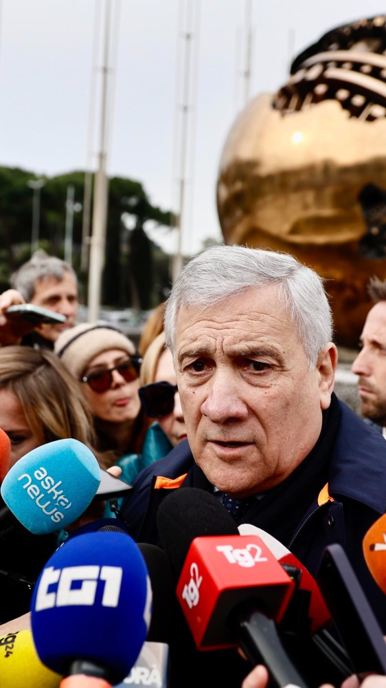 Gioia bipartisan alla liberazione di Alberto Trentini e Mario Burlò. La telefonata di Mattarella, felicità dopo la sofferenza