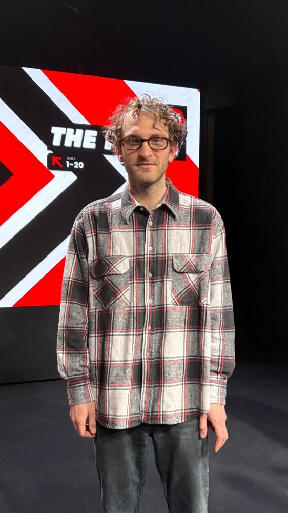 Giorgio Poi a RTL 102.5: “Come nella copertina, nel disco ci sono tanti colori, tanti mood ed è abbastanza variegato. Da domani inizio il tour europeo e non vedo l’ora”
