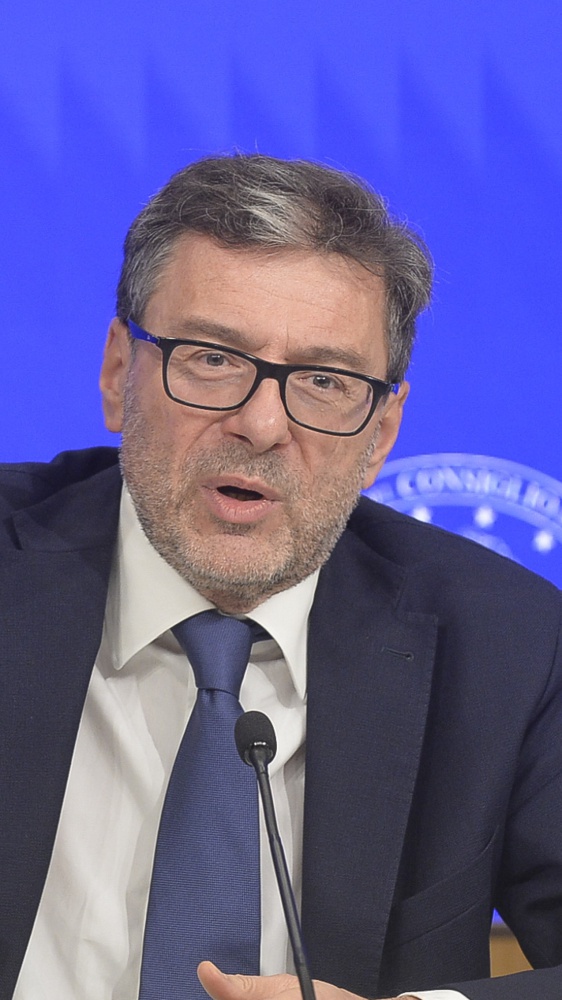 Giornata del risparmio, Giorgetti contro lo sciopero di Cgil e Uil: “I mercati e le agenzie promuovono il governo”