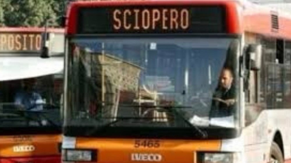 Giornata di disagi per il trasporto pubblico locale, confermato lo sciopero di 24 ore