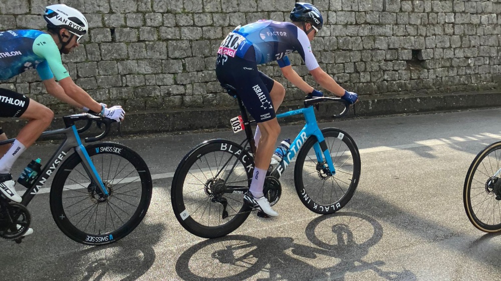 Giro d'Italia, a Cusano Mutri vince il francese Valentin Paret Peintre, giornata tranquilla per Pogacar