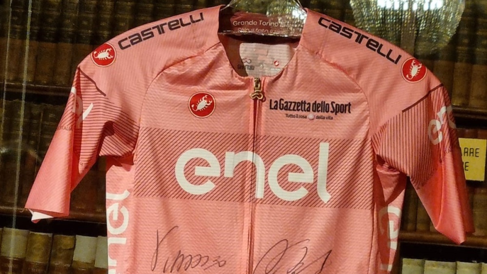 Giro d'Italia, presentata la nuova maglia rosa. E RTL 102.5 sarà partner entertainment della corsa